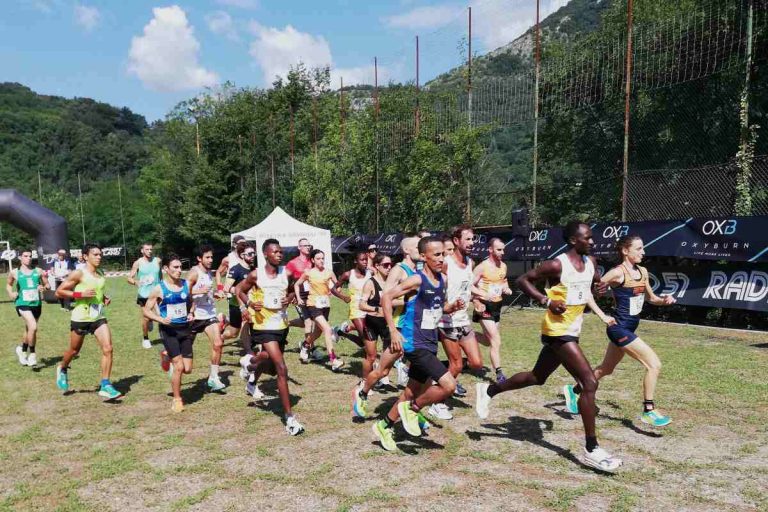 La-partenza-della-Diecimiglia-del-Garda-numero-51-a-Navazzo-di-Gargnano